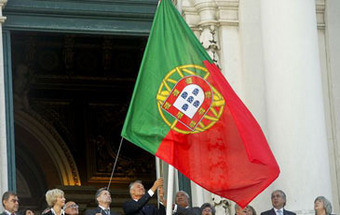 Apresentada queixa contra Cavaco Silva e António Costa por "ultraje de símbolos nacionais"
