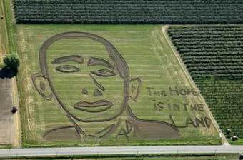Artista desenha retrato gigante de Obama com tractor (COM FOTO)
