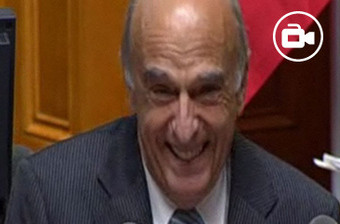 Ataque de riso do ministro suíço dá para gozar com quase tudo