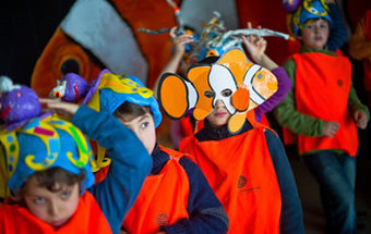 Ateliê de máscaras no Oceanário