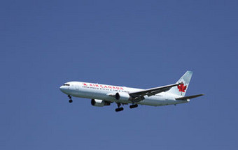 Avião canadiano aterra de emergência em Tóquio depois de parto a bordo