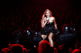 Beyonce triunfal, Taylor Swift em grande plano