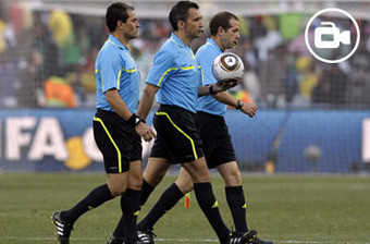 Blatter pede desculpa e admite uso da tecnologia no futebol