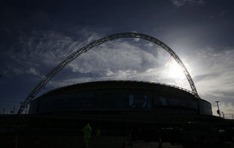 Bomba da II Guerra descoberta junto ao estádio de Wembley já foi removida