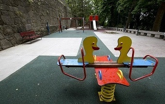 Bombeiros construíram parque infantil nas horas vagas