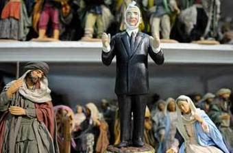 Boneco de Berlusconi agredido faz sucesso nos presépios italianos