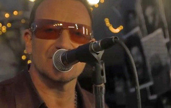 Bono Vox recebe mais alta distinção cultural francesa