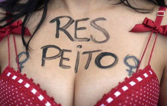 Brasileiras lutam pela legalização do topless