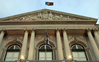 Câmaras vão usar dinheiro da poupança com subsídios para pagar dívidas