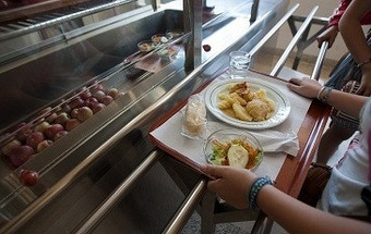 Cantinas fornecem "única refeição completa" de alguns alunos no verão