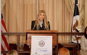 Cantora Fergie ajuda a combater a violência contra as mulheres