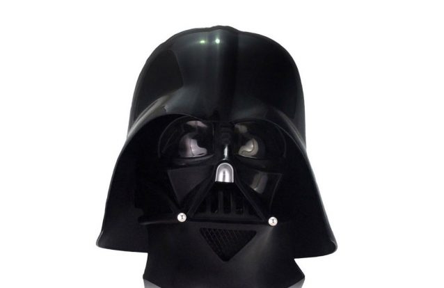 Capacete autografado de Darth Vader em leilão solidário