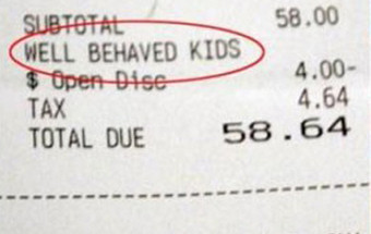 Casal recebe desconto em restaurante pelo bom comportamento dos filhos