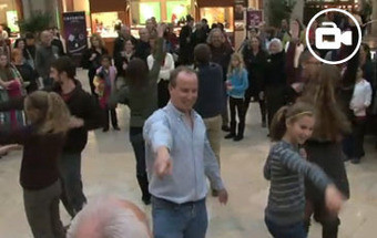 Casamento em estilo 'flash mob' é sucesso no YouTube (com VÍDEO)
