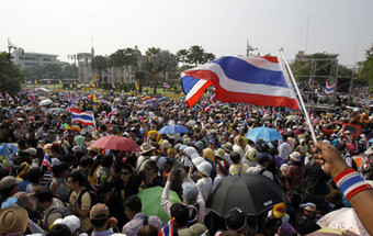 Cem mil manifestantes em protesto nas ruas de Banguecoque