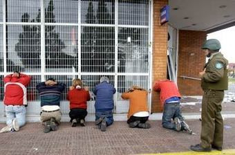 Chile tenta regressar à normalidade e controlar as pilhagens