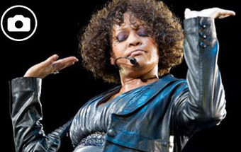 Como começou o boato sobre gravidez de Whitney Houston?