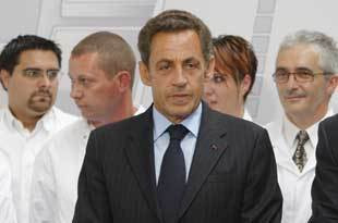 Complexo com altura faz Sarkozy rodear-se de pessoas baixas?