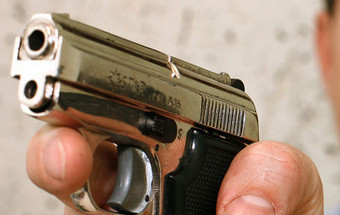 Comprar uma arma no Facebook demora menos de 15 minutos