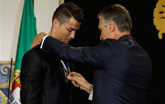 Cristiano Ronaldo é Grande-Oficial da Ordem do Infante D. Henrique 15