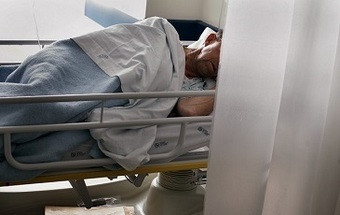 Cuidados paliativos: Perto da morte, longe de casa