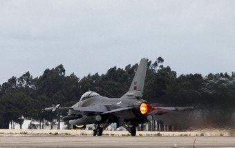 Dois F-16 portugueses voltam a intercetar dois aviões militares russos