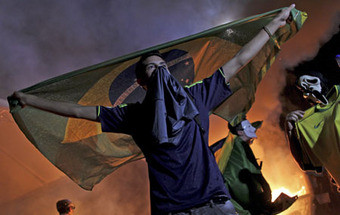 Duas manifestantes morrem atropeladas durante protestos