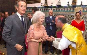 Duquesa de Alba casa-se aos 85 anos, com marido 25 anos mais novo