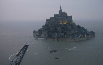 Eclipse do Sol transforma Mont Saint-Michel numa ilha 39
