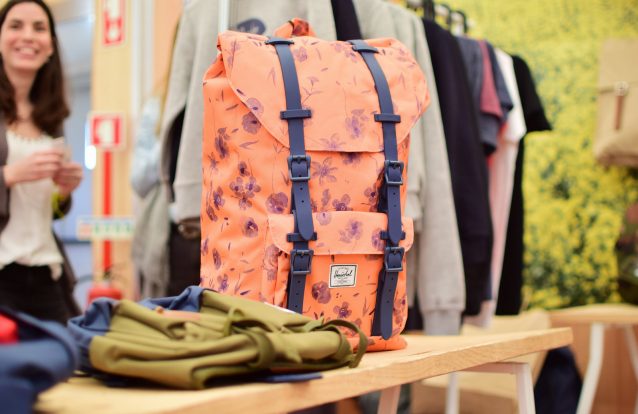 Elas doam, tu compras, todos ajudam