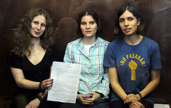 Elementos da banda russa Pussy Riot recrutam apoiantes na Internet
