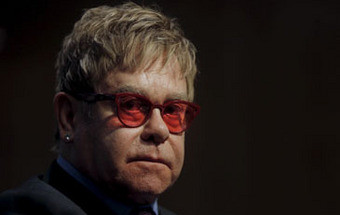 Elton John acredita que os EUA podem acabar com a sida