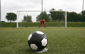 Empresa portuguesa ajuda jovens carenciados a jogarem futebol nos EUA