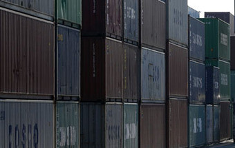 Encontradas 68 pessoas dentro de contentor num porto britânico