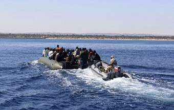 Encontrados 30 corpos em barco de imigrantes no canal da Sicília