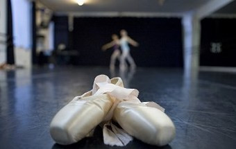 Ensaio solidário da CNB mostra as dores das bailarinas