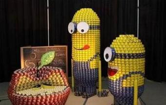 Esculturas de latas de conserva contra a fome
