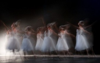 Espetáculo Cinderela angaria fundos para ajudar crianças