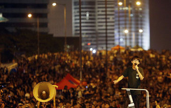 Estudantes passam mais uma noite nas ruas de Hong Kong em defesa do sufrágio universal