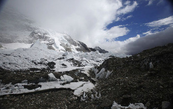 Evereste deslocou-se três centímetros devido ao sismo no Nepal
