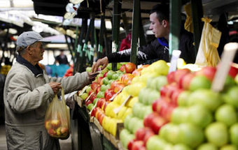 Fazer compras saudáveis? Basta comer uma maçã antes de ir ao supermercado