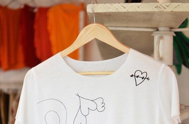 Filipe Faísca relança t-shirts com desenhos de meninas acompanhadas no IPO