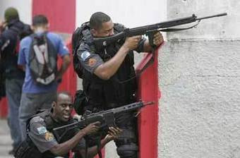FOTOS e VÍDEO: Guerra na favela já fez 42 mortos