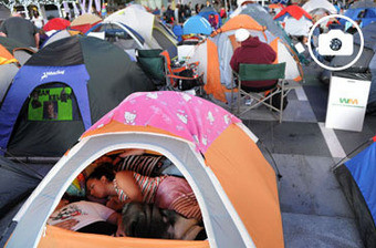 FOTOS: Fãs acampam quatro noites para a estreia de Eclipse
