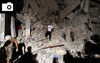 FOTOS: NATO bombardeia zona residêncial em Trípoli