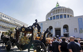 Funeral de líder da máfia ao estilo 'O Padrinho' provoca indignação em Roma