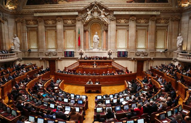 Governo chumbado no parlamento com aprovação da moção do PS