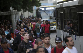 Greve de motoristas de autocarro gera caos no trânsito de São Paulo