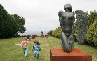 Há novas artes na vila