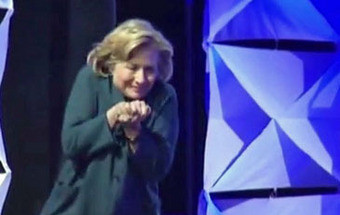 Hillary Clinton alvo de ataque com sapato durante palestra em Las Vegas